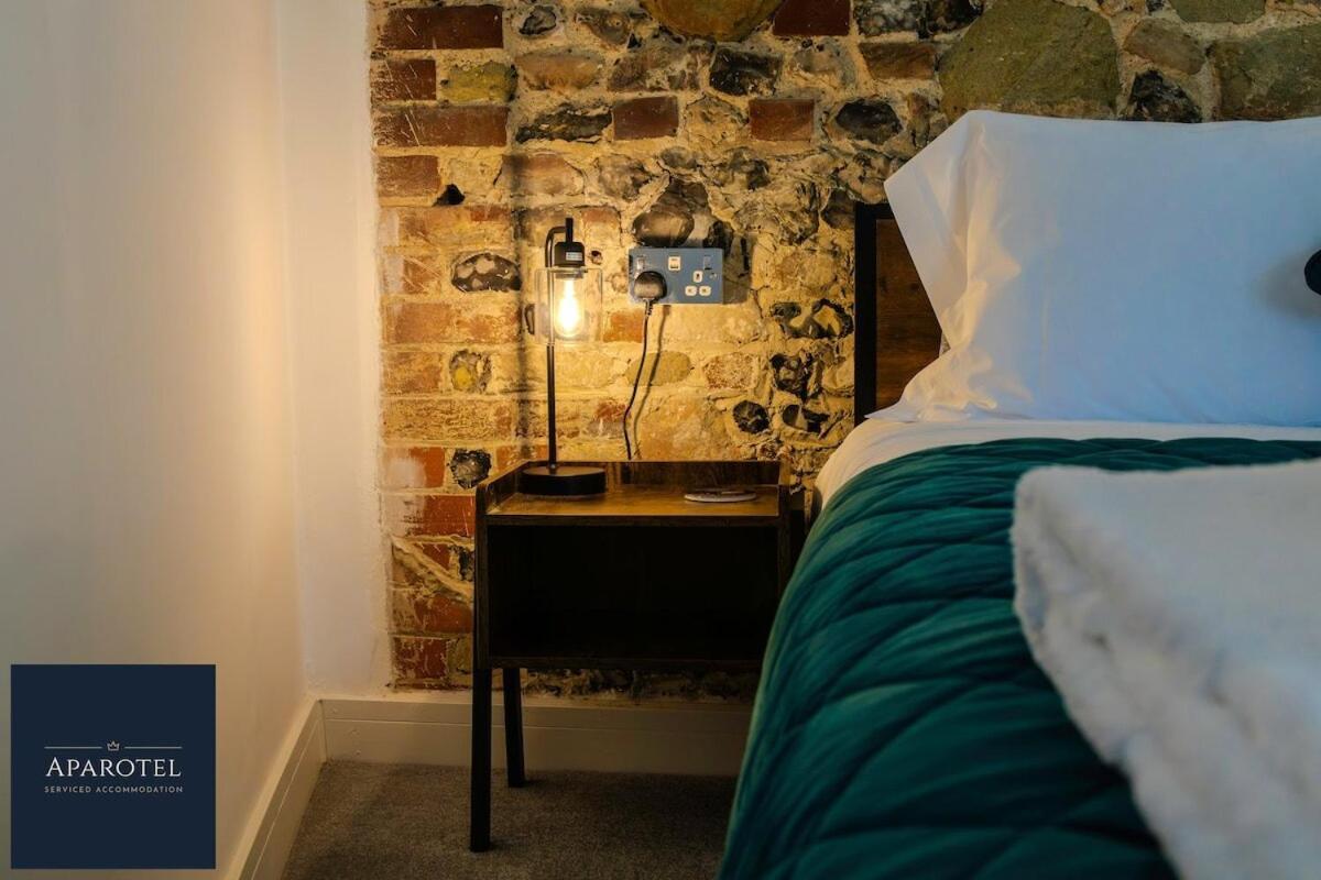 Aparotel Serviced Apartments - Stonehenge, Amesbury Town Centre Quarto foto