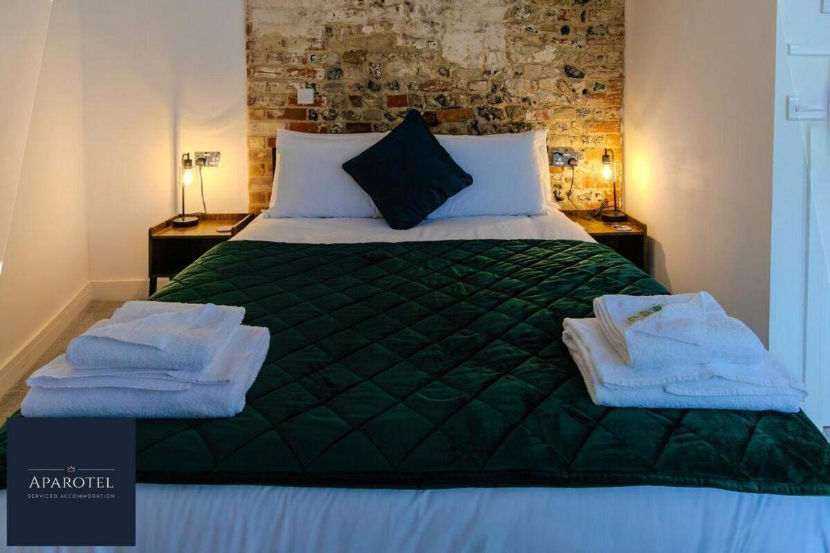 Aparotel Serviced Apartments - Stonehenge, Amesbury Town Centre Quarto foto
