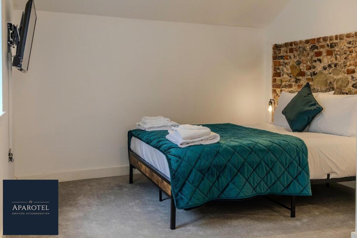 Aparotel Serviced Apartments - Stonehenge, Amesbury Town Centre Quarto foto
