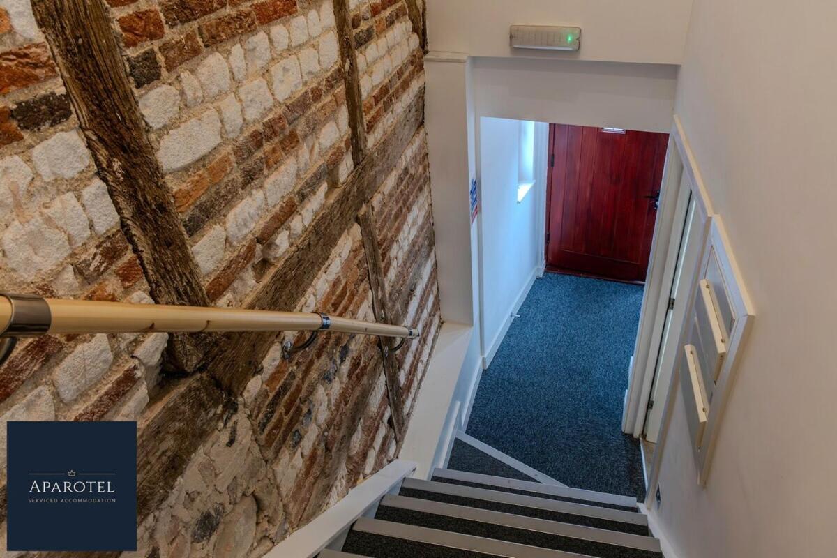 Aparotel Serviced Apartments - Stonehenge, Amesbury Town Centre Quarto foto