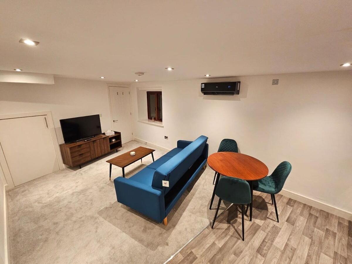 Aparotel Serviced Apartments - Stonehenge, Amesbury Town Centre Quarto foto