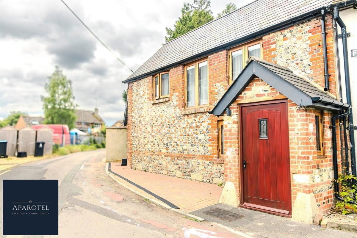 Aparotel Serviced Apartments - Stonehenge, Amesbury Town Centre Quarto foto
